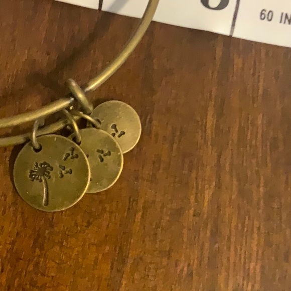 Lot of two bronze tone, bracelets different styles very cute - Picture 4 of 5